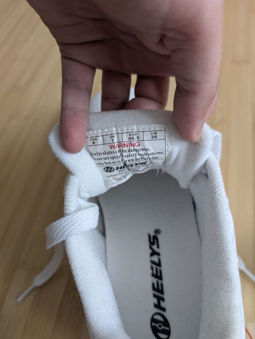 Sneakers Heelys cu role, albi