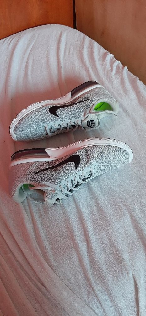 adidasi nike air max sequent 2