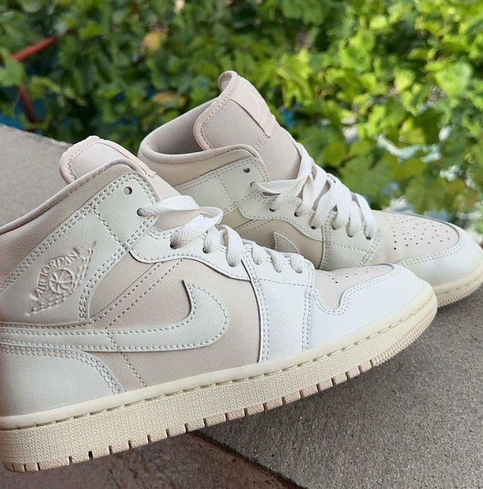 Jordan 1 Mid кецове