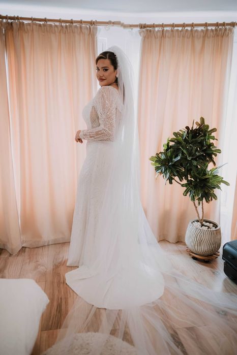 Rochie mireasa alba cu perle