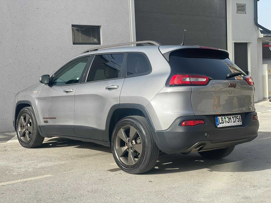 JEEP Cherokee 2.4 174 к.с Бензин / Газ Автоматик 9 Скорости Автоматик