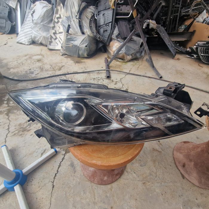 Mazda 6  2009 ляв и десен фар