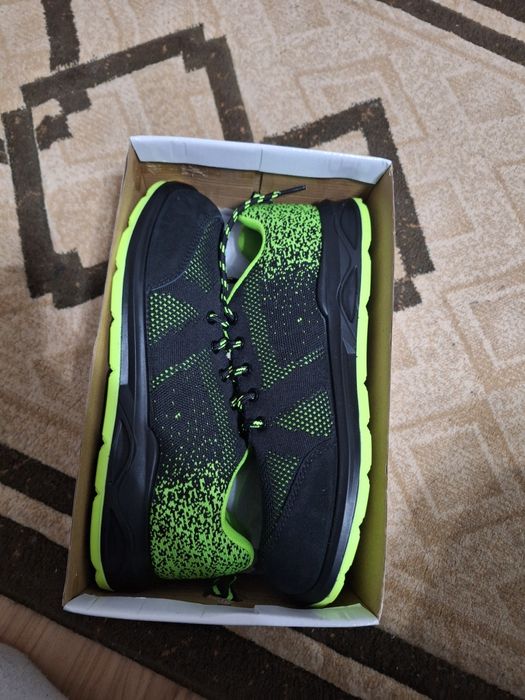 Vând adiasi stil bocanici cu vârf de fier