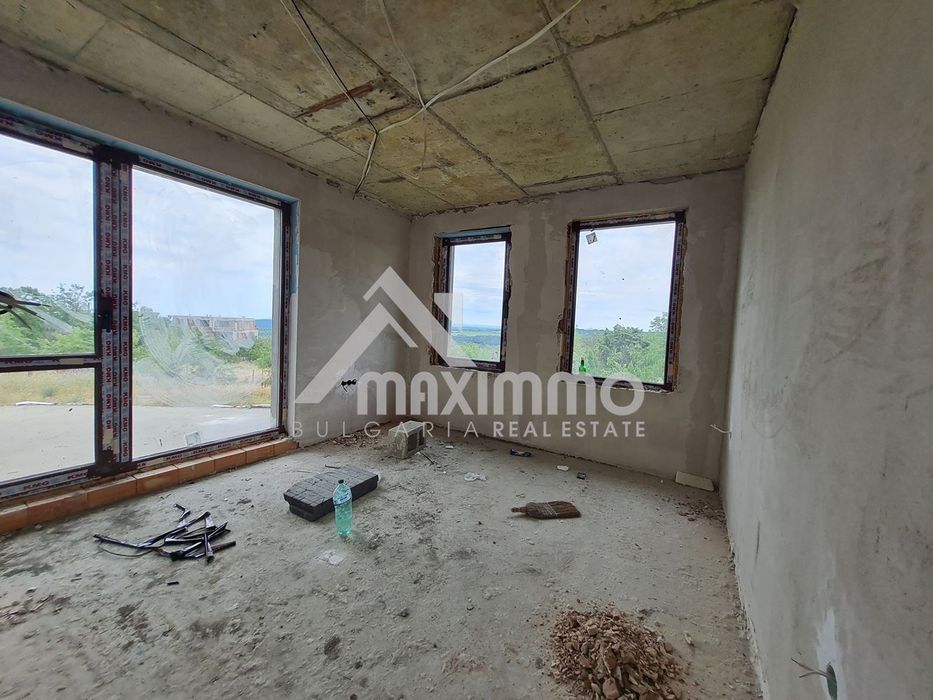 Къща в Варна-м-т Боровец - юг площ 345 цена 380000