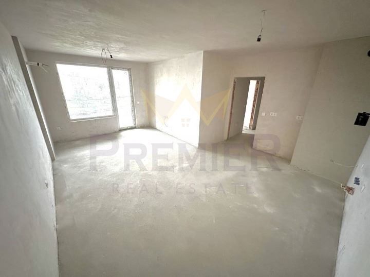 Продава се Тристаен апартамент в Бургас, Славейков - 120 кв.м за 788 €/кв.м - Снимка #2