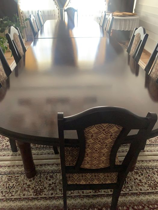 Стол гостиный, хорошего качества