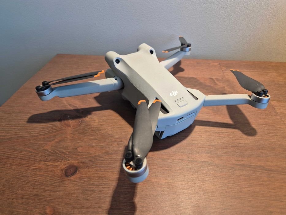Drona 4K DJI Mini 3 Pro fly more combo