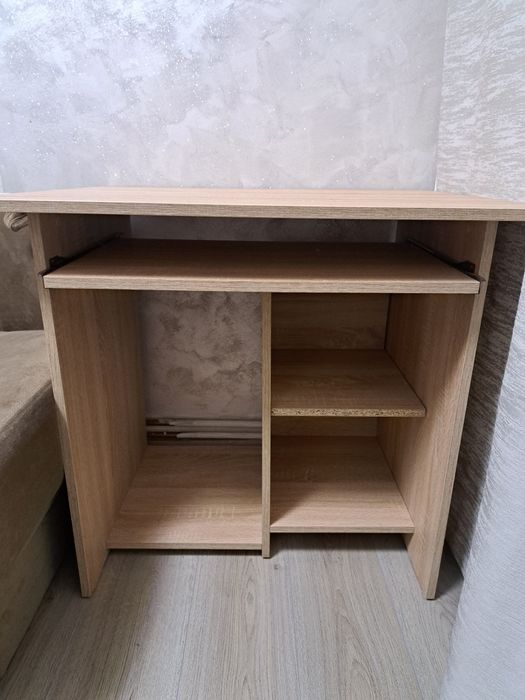 Birou Compact
Lungime 80,5
Lățime 65
Lățime la sol 67,5
Înălțime 73
Adâncime 51