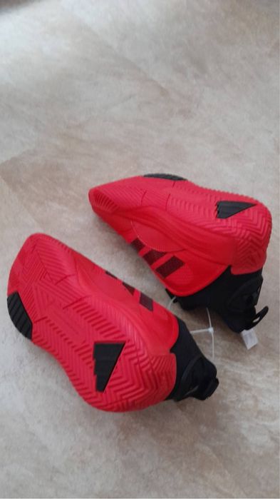 Adidas noi in cutie