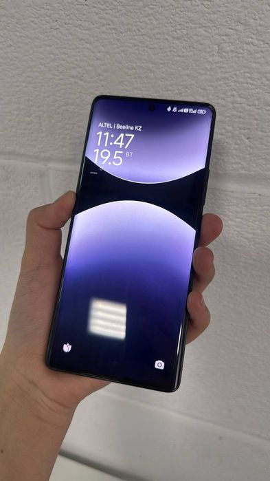 Xiaomi Redmi Note 14 Pro в чёрном цвете.