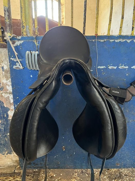 Продавам Kieffer седло за обездка 18'