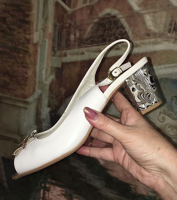 Красивые вечерние босоножки