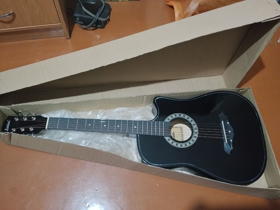 Гитара новая настроенная