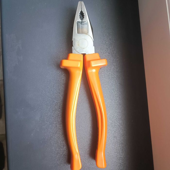 Итальянские профессиональные плоскогубцы Beta