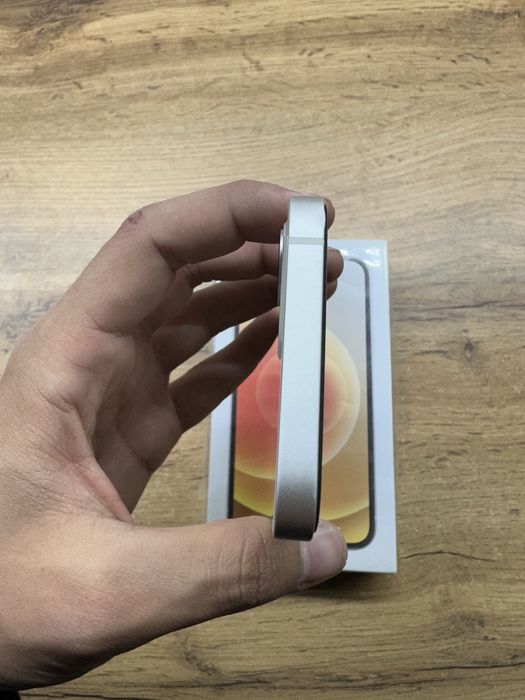 iPhone  12  белый