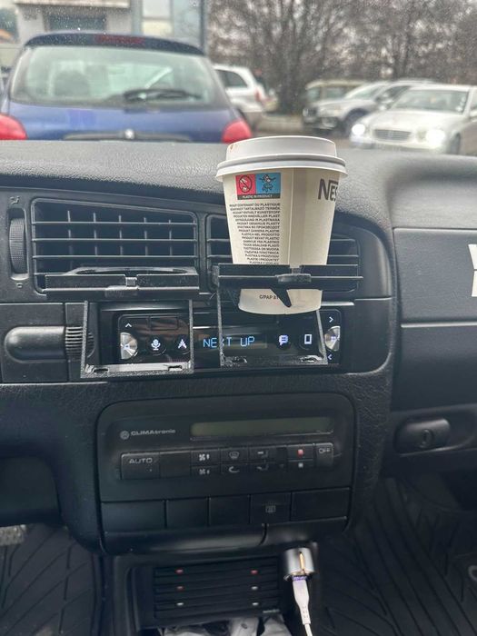 Поставка за чаши за VW Golf MK3