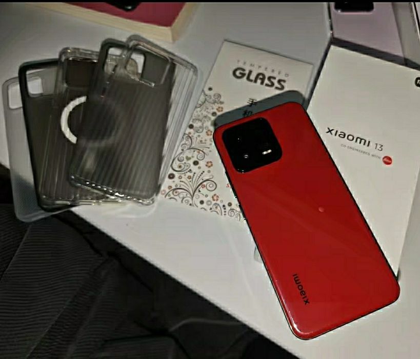 Xiaomi 13 Flame Red