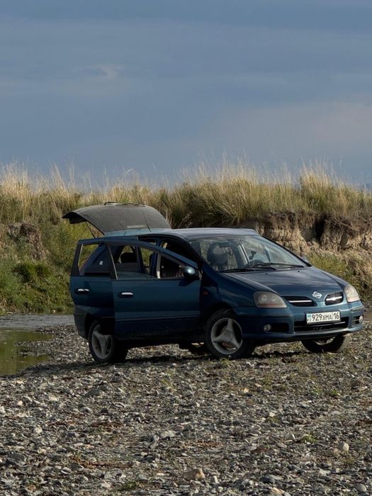 Nissan almera tino