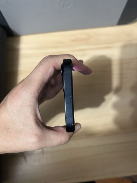 Продам Iphone 13