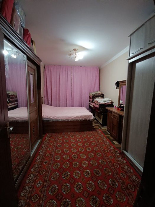 Gilam sotiladi. 2x3 razmerda