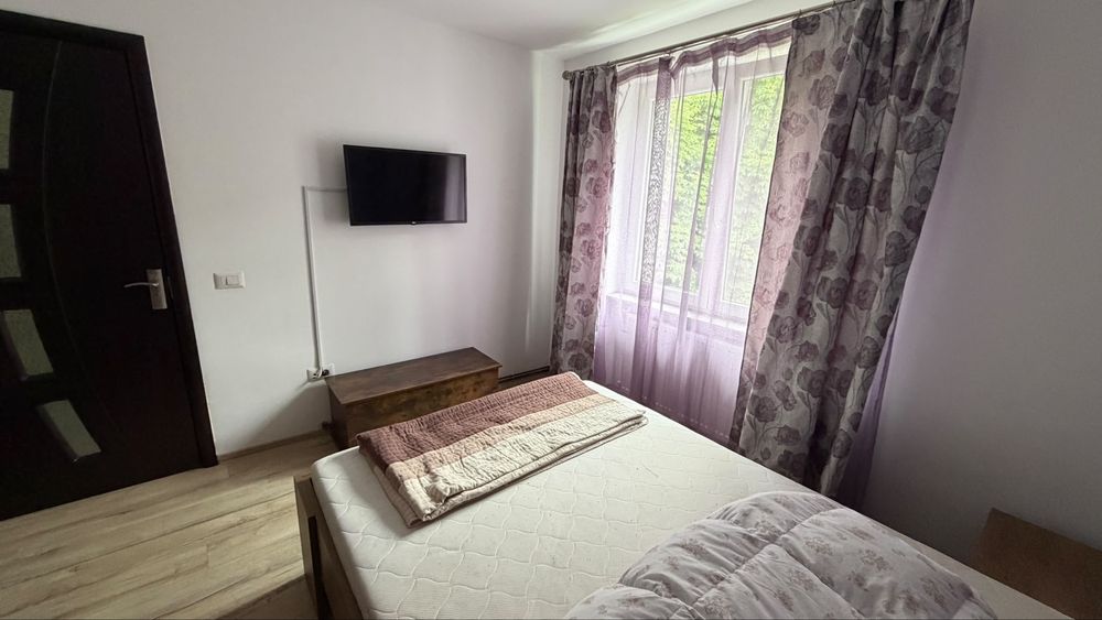 Dau spre inchiriere  in ONESTI apartanent situat in zona centrala , et 3 cu spatiu verde