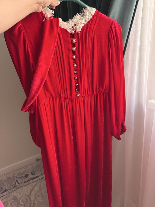 Шапан и Платье.