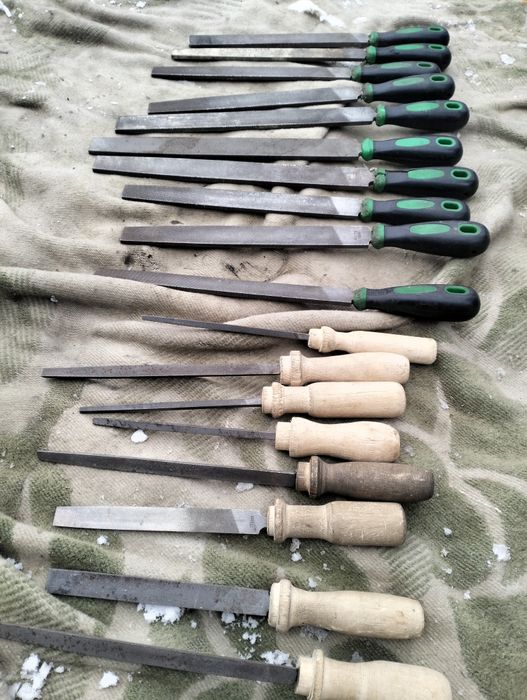 Продам Люстры разные