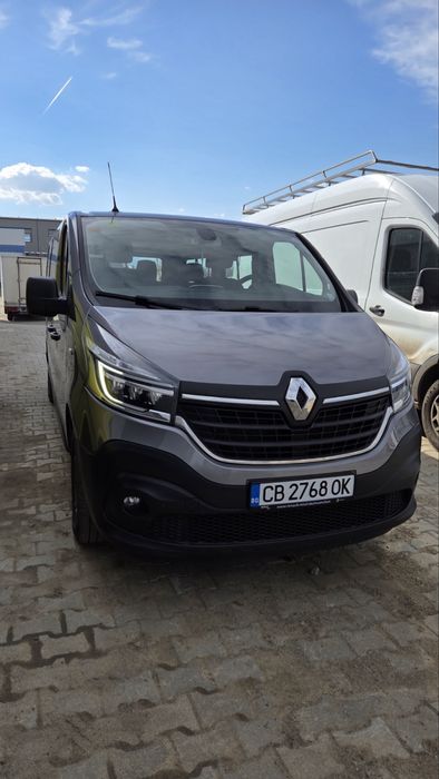 Пътнически бус под наем Автоматик 8 Местен Дълга база  Цена от 59.99€