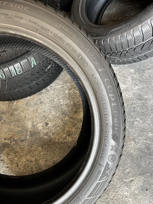4 anvelope iarna 225/45/18 , Hankook , RunFlat , DOT 2023 , 6.5 mm !