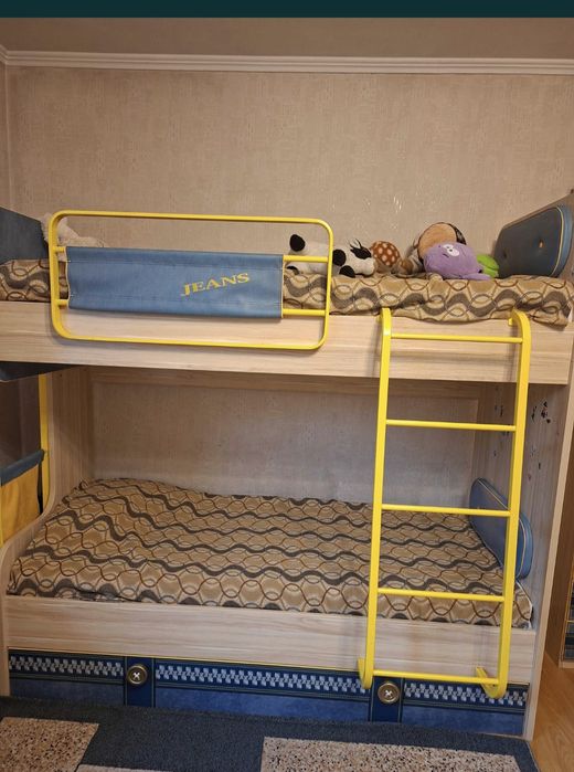 Кровать двухъярусная