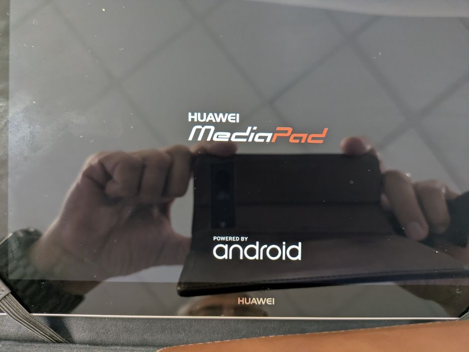 Продавам неизползван таблет Huawei Mediapad T3 10