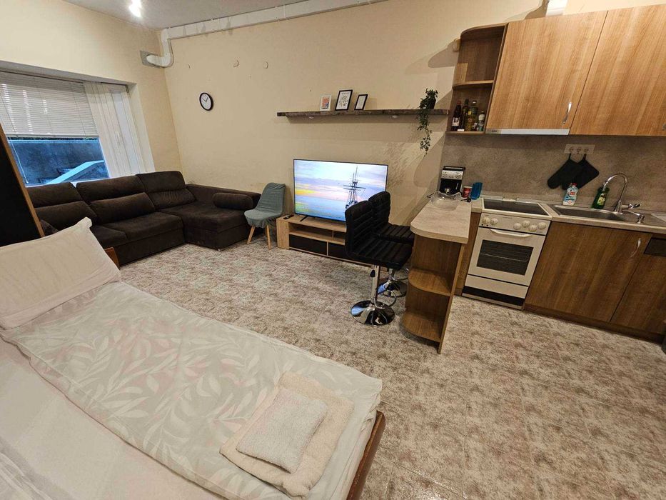 Нощувки - Bright and Cozy Studio w/ Garage near the Center