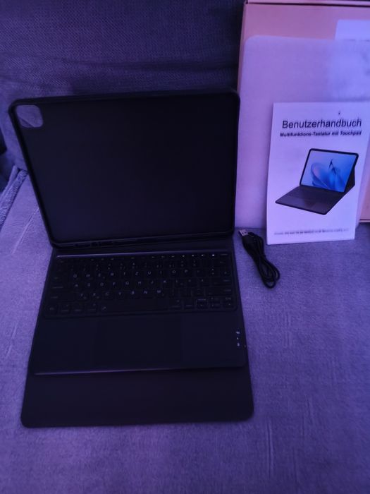 Husă cu tastatură pt iPad Air 13” M3 2025  M2 2024 și iPad Pro 12.9”