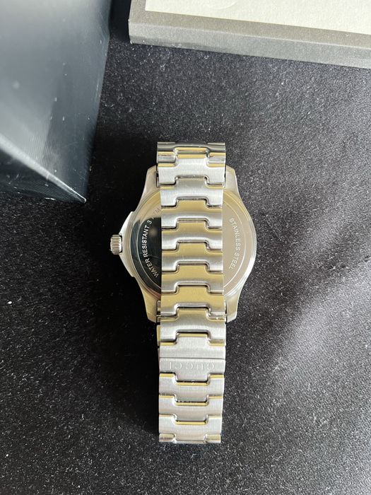 GUCCI оригинален часовник с гаранция и кутия