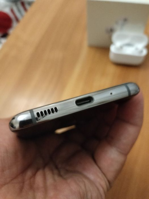 Samsung S20.науш