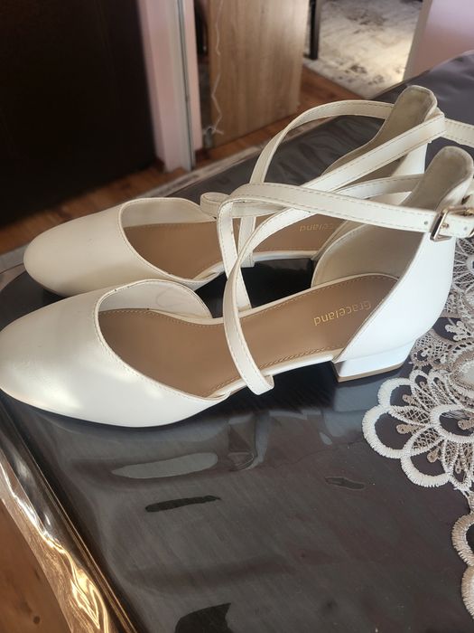 Pantofi de gală albi