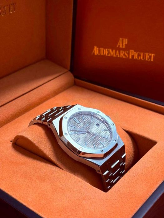 Луксозен часовник Audemars Piguet AP