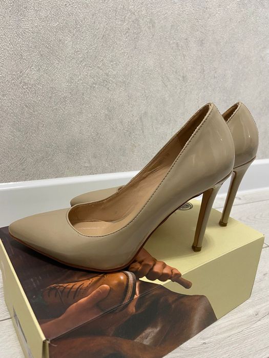 Продам туфли лакированные