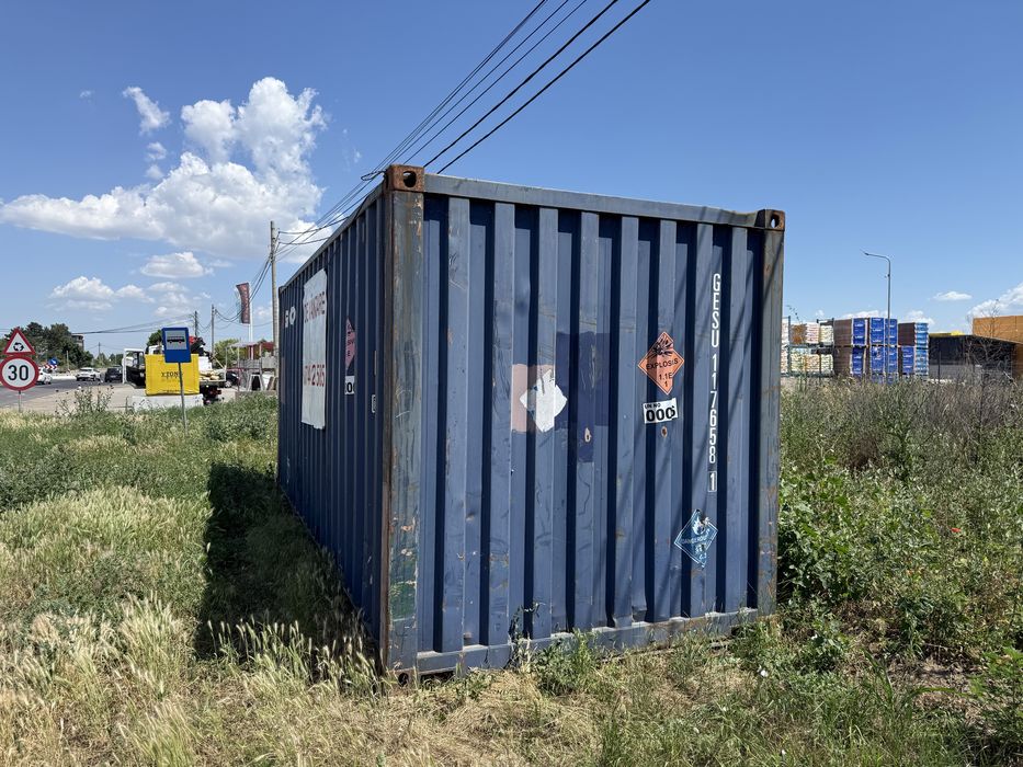 Vand container maritim