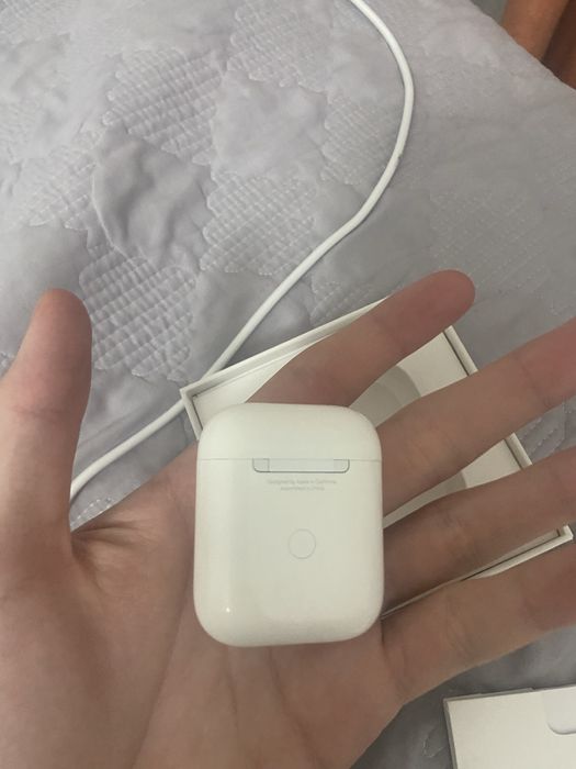 AirPods with Wireless Charging Case