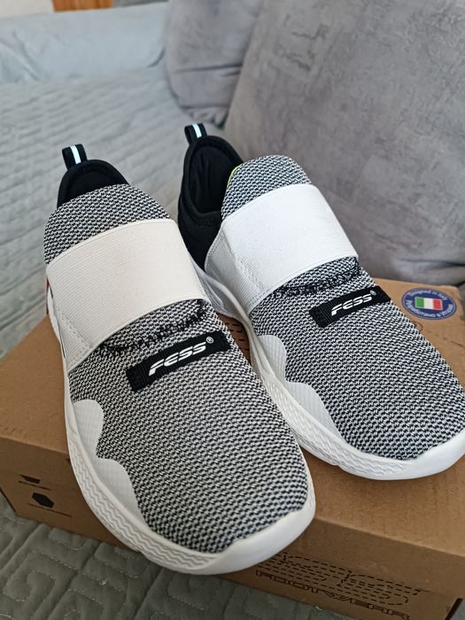 Фирменные  лёгкие кросовки