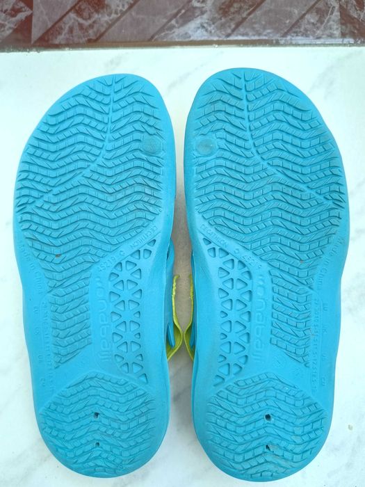 Детски джапанки с ластик от Decathlon, номер 29 и 30