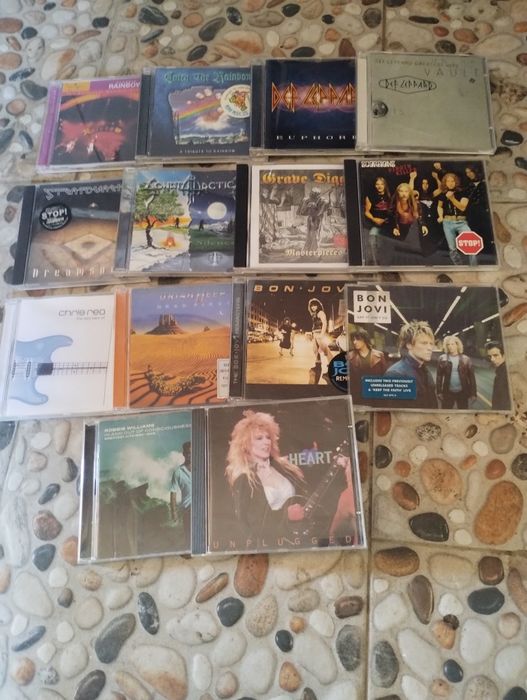 Vind colecție DVD-uri ,și CD-uri