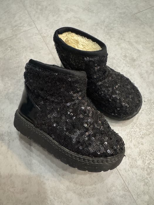 Ghete paiete, marimea 26