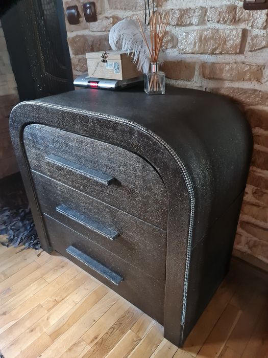 Маса за хранене.Шкаф,скрин,нощни шкафчета. Дизайнерска!