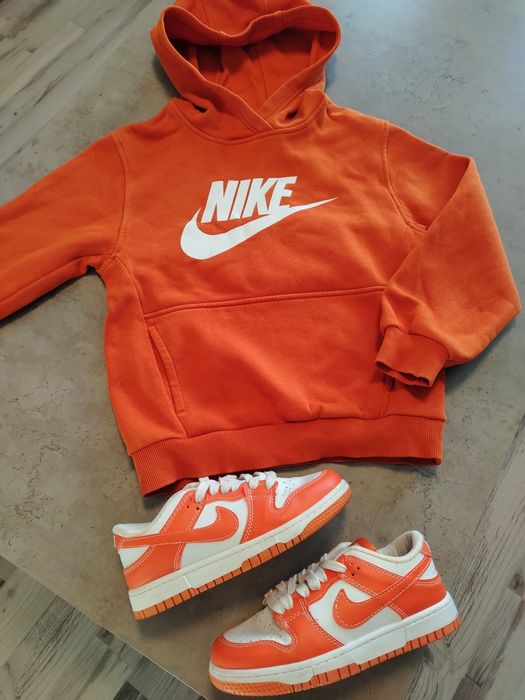 Суитшърт и кецове Nike