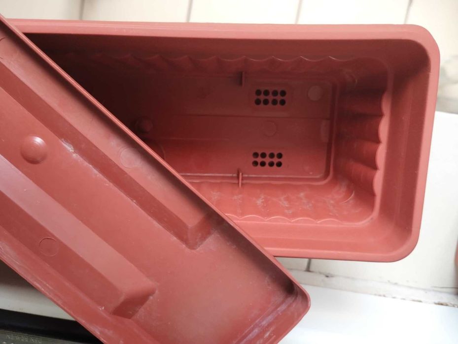 6 броя Малки саксии за перваз