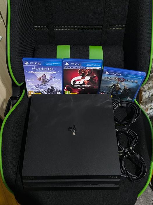 PlayStation 4 Pro 1TB + 3 Игри