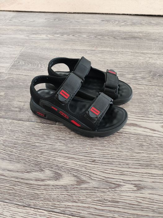 Продам сандали на мальчика