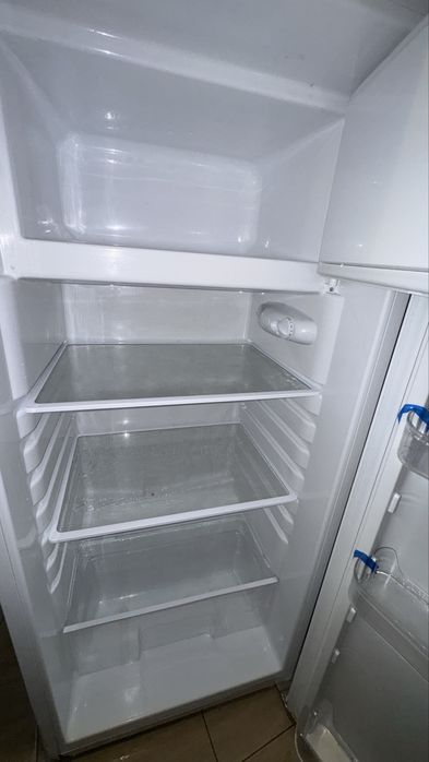 Хладилник NEO работи